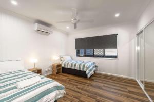 Postel nebo postele na pokoji v ubytování Windsor Charm - Unit One in Hermit Park Townsville