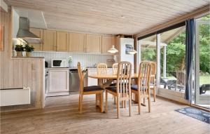 Kuchyň nebo kuchyňský kout v ubytování Holiday Home Fyrrelunden Ks Denmk