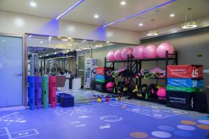 O centro de fitness e/ou as comodidades de fitness de KARE HOTELS RESIDENCES Qianhai Shenzhen