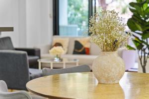 Χώρος καθιστικού στο Delicated 3BR Apt with Parking & Darling Harbour-10mins walk +6 φωτογραφίες