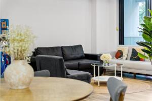 Χώρος καθιστικού στο Delicated 3BR Apt with Parking & Darling Harbour-10mins walk