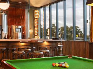 Biliár nebo kulečník v ubytování Mantra Melbourne Epping