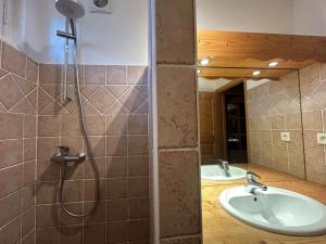 a bathroom with a shower and a sink at Charmant 3 pièces Méribel avec cheminée et proche pistes - FR-1-180-641 in Les Allues +18 photos