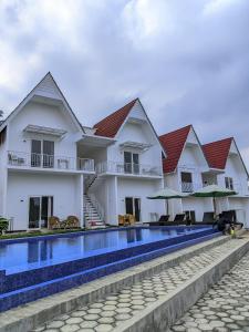 Bazén v ubytování Tumpaksewu Homestay nebo v jeho okolí