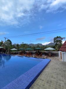 Kolam renang di atau di dekat Tumpaksewu Homestay
