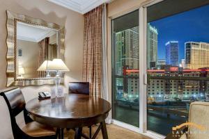 Vista generica su Las Vegas o vista sulla città dall'interno della casa vacanze