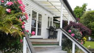 Vrt pred nastanitvijo Magpie Cottage Homestay Bed & Breakfast