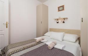 Posteľ alebo postele v izbe v ubytovaní Stunning Home In Pinezici With Kitchen