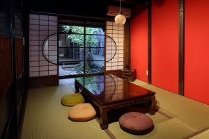 Posezení v ubytování 古民家の宿宰嘉庵 TraditionalJapaniseHotel Saikaan