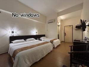 Postel nebo postele na pokoji v ubytování Pontian Garden Hotel