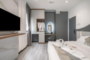 Postel nebo postele na pokoji v ubytování Saturn Hotel