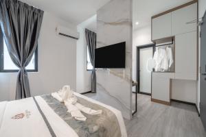 Postel nebo postele na pokoji v ubytování Saturn Hotel