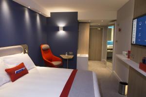 Postel nebo postele na pokoji v ubytování Holiday Inn Express & Suites Ghent by IHG