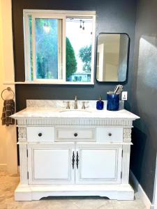 Billede fra billedgalleriet på 2 Private Bedroom Suites with Hot Tub i Sacramento