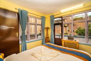 Voodi või voodid majutusasutuse Kwabahal Garden Hostel toas