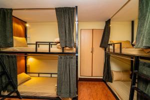 Voodi või voodid majutusasutuse Kwabahal Garden Hostel toas