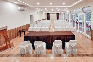 Posezení v ubytování Urbanview Hotel Tridaya Cisarua Puncak + 19 fotografií