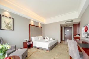 Postel nebo postele na pokoji v ubytování Zhangzhou Yuyuan Hotel