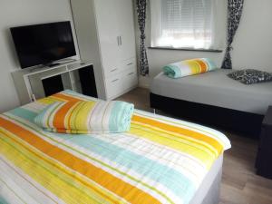 Postel nebo postele na pokoji v ubytování Apartments Metzingen Panoramablick