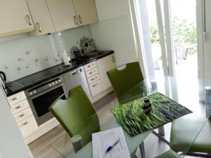 Kuchyň nebo kuchyňský kout v ubytování Apartments Metzingen Panoramablick