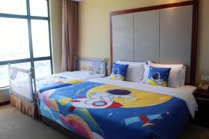 Postel nebo postele na pokoji v ubytování Zhangzhou Yuyuan Hotel