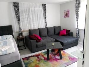 Posezení v ubytování Apartments Metzingen Panoramablick