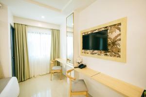 TV a/nebo společenská místnost v ubytování Panglao Vista Suites by SMS Hospitality