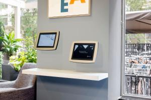 Televisyen dan/atau pusat hiburan di Holiday Inn Express NYC Chelsea - NoMad Area by IHG