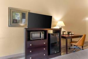 Kuchyň nebo kuchyňský kout v ubytování Quality Inn and Suites Groesbeck