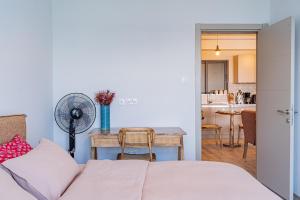 Postel nebo postele na pokoji v ubytování Elite One Bedroom Apartment,Swimming pool, gym, workspace ,Wonderiss Homes close proximity to GTC, JW Mariott and Kempinski