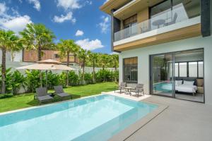 Πισίνα στο ή κοντά στο Mouana Grande - Tropical Luxury Living in a New 5BR Pool Villa 96-4