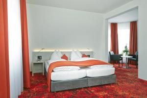 Postel nebo postele na pokoji v ubytování Hotel Restaurant Bellevue au Lac