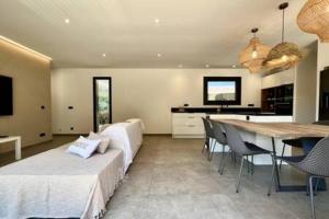 Ένα ή περισσότερα κρεβάτια σε δωμάτιο στο Casa di Macchjerolu - 8 pers +25 φωτογραφίες