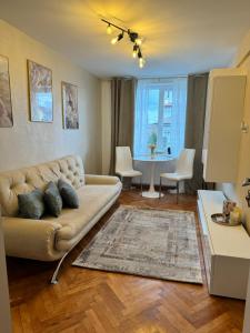 Posezení v ubytování Apartament ultracentral Tarnaveni + 3 fotografie