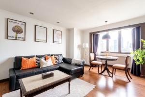 Et opholdsområde på Artichoke Suite Sukhumvit, Nana BTS