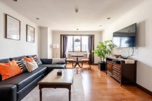 Et tv og/eller underholdning på Artichoke Suite Sukhumvit, Nana BTS