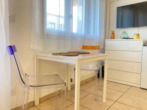 Telewizja i/lub zestaw kina domowego w obiekcie Lumineux Studio tout équipé