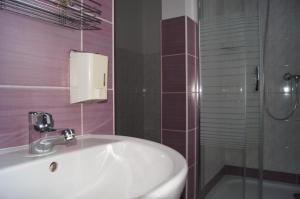 Kylpyhuone majoituspaikassa Zacisze