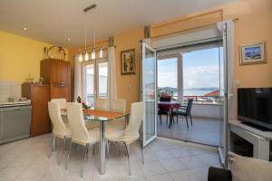 Kuchyň nebo kuchyňský kout v ubytování Apartments Marina