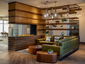 Χώρος καθιστικού στο EVEN Hotel Bozeman Yellowstone Intl Arpt by IHG