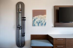 Μια τηλεόραση ή/και κέντρο ψυχαγωγίας στο EVEN Hotel Bozeman Yellowstone Intl Arpt by IHG