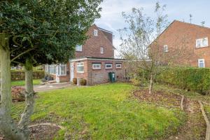 Κήπος έξω από το Kings House Apartment Hayes, West London Apt A