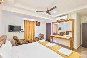 Postel nebo postele na pokoji v ubytování Hotel Golden Bliss