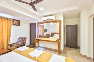 Postel nebo postele na pokoji v ubytování Hotel Golden Bliss + 18 fotografií