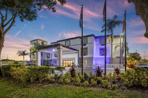 a building with two flags in front of it at Clarion Pointe Lakeland I-4 in Lakeland