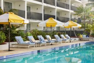 The Beachcomber Hotel & Resort, Ascend Hotel Collection内部或周边的泳池