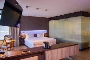 Postel nebo postele na pokoji v ubytování Radisson Blu Plaza El Bosque Santiago