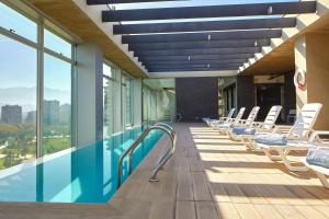 Bazén v ubytování Radisson Blu Plaza El Bosque Santiago nebo v jeho okolí