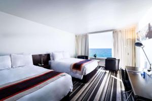 Postel nebo postele na pokoji v ubytování Radisson Blu Acqua Hotel & Spa Concon