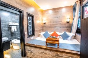 Postel nebo postele na pokoji v ubytování Pingyao Ziwenge Inn